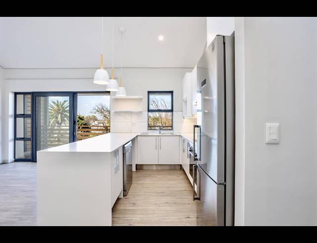 2 BEDROOM APARTMENT FOR SALE IN RONDEBOSCH